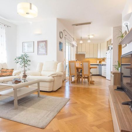 Spacious Apartment On A Great Location -Apartment Kuhta Biograd Na Moru Exterior foto