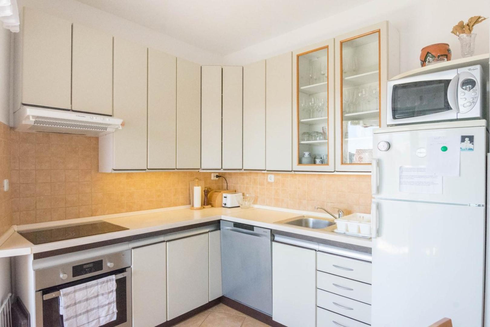 Spacious Apartment On A Great Location -Apartment Kuhta Biograd Na Moru Exterior foto