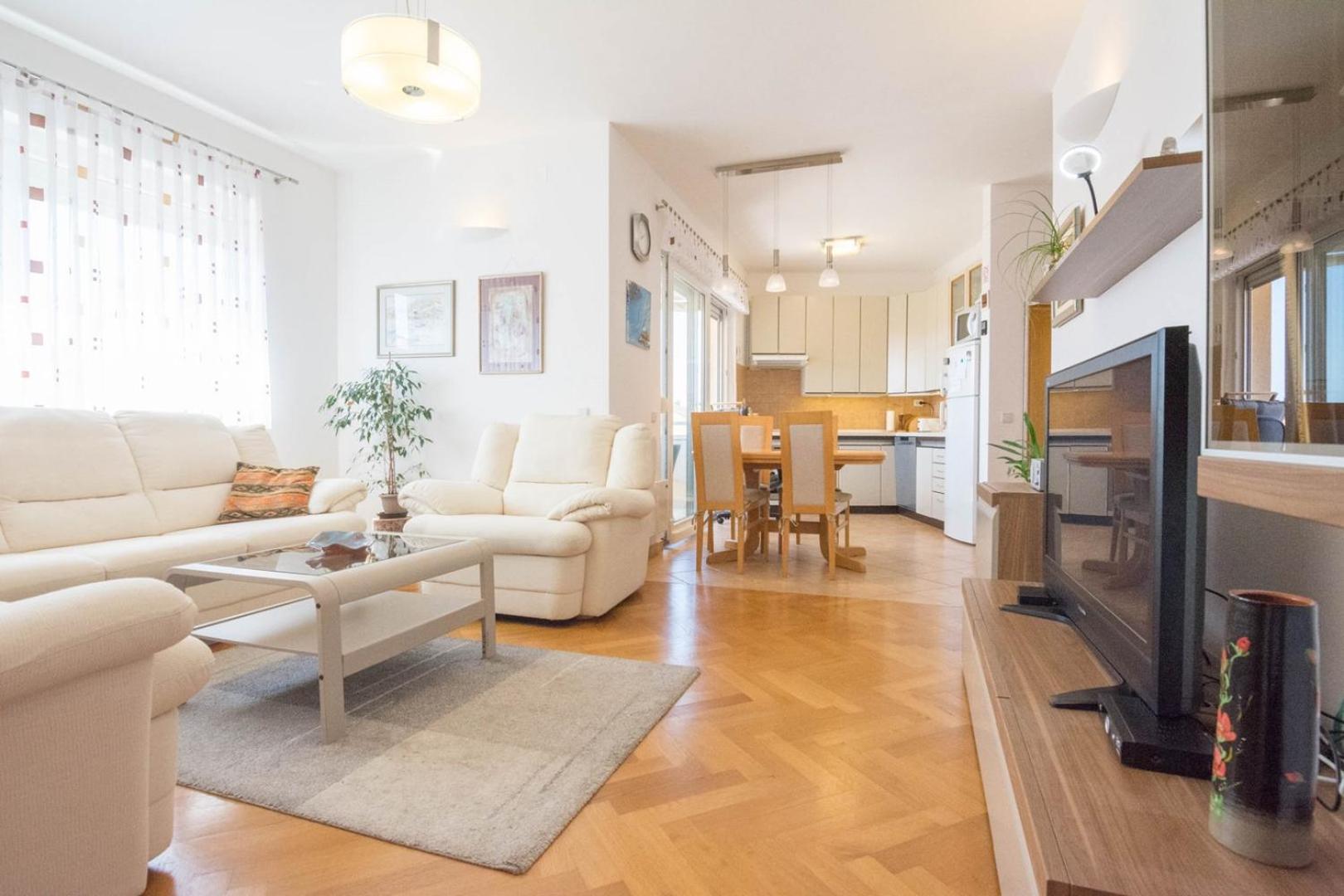 Spacious Apartment On A Great Location -Apartment Kuhta Biograd Na Moru Exterior foto